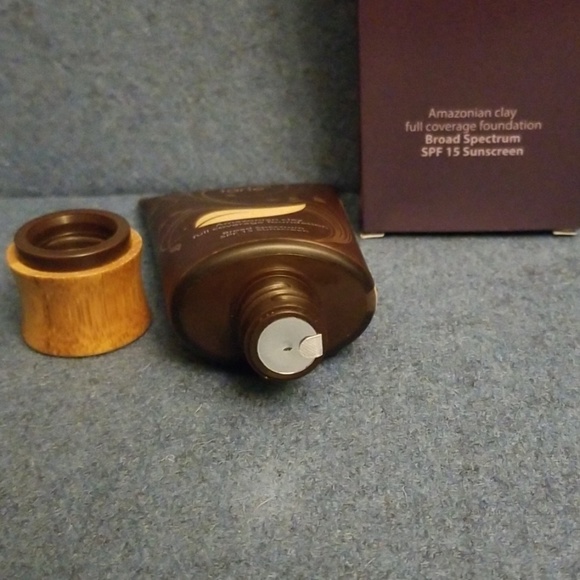 COPY - I have many shades of the tarte foundation NEW - Picture 4 of 6